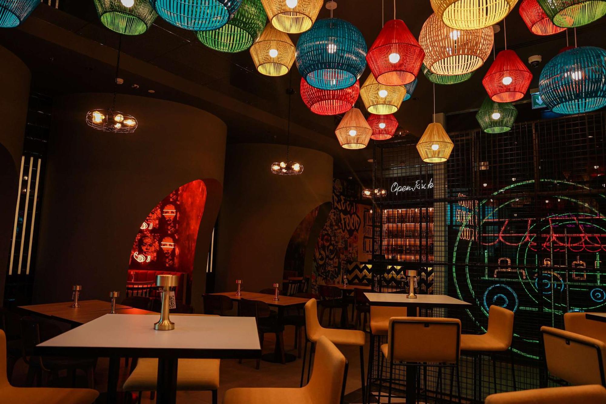Doubletree By Hilton Fujairah City エクステリア 写真 Interior of the restaurant