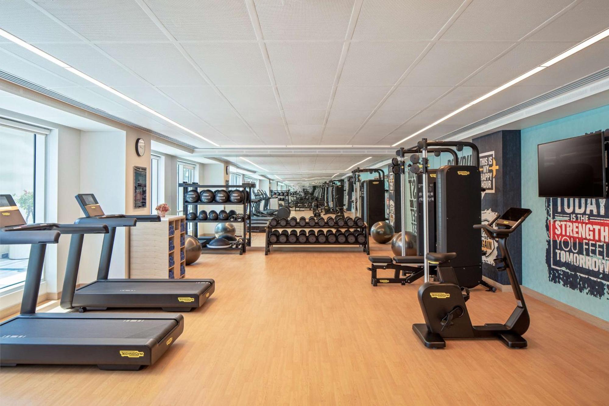 Doubletree By Hilton Fujairah City エクステリア 写真 The gym at the hotel