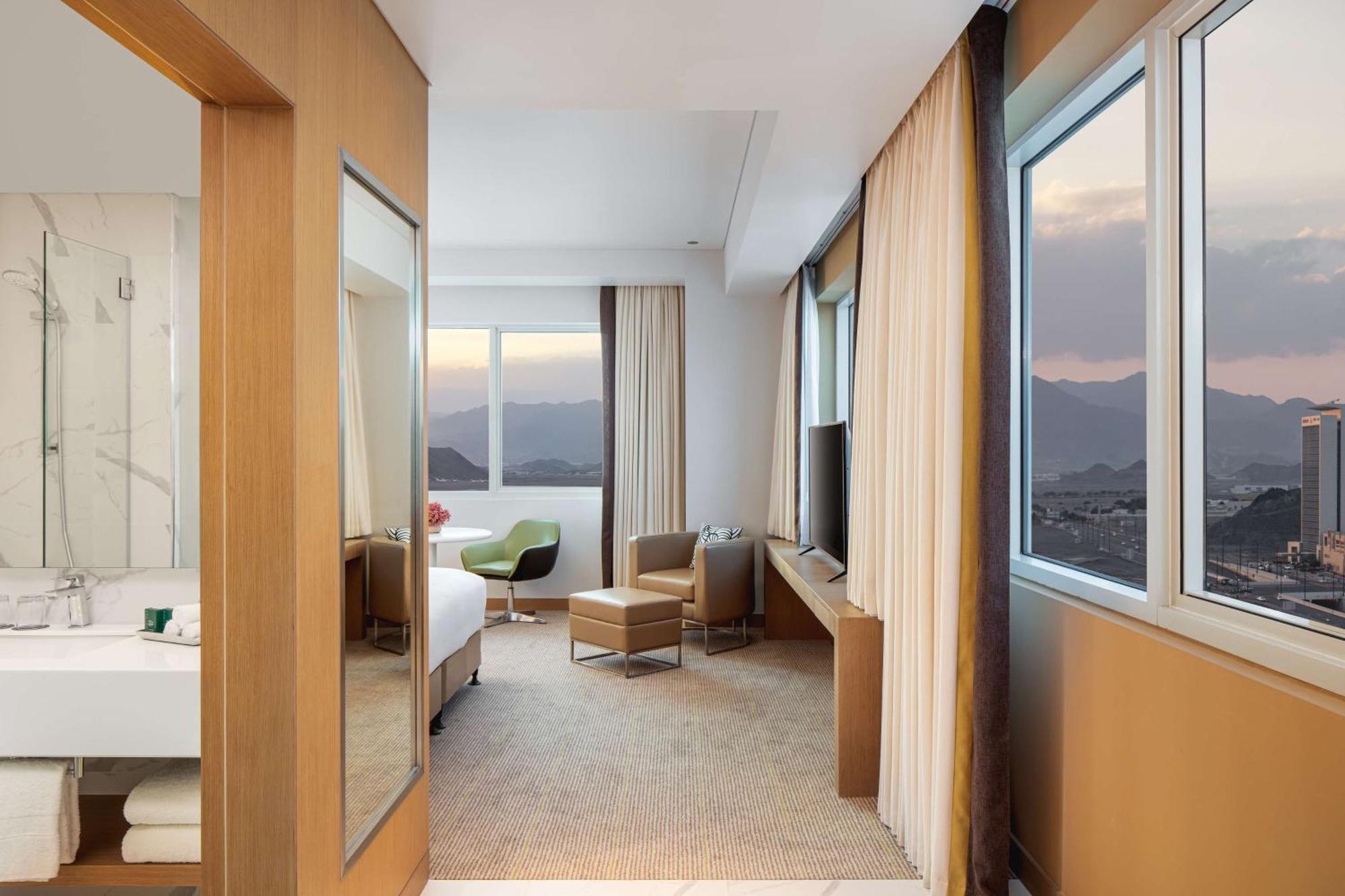 Doubletree By Hilton Fujairah City エクステリア 写真