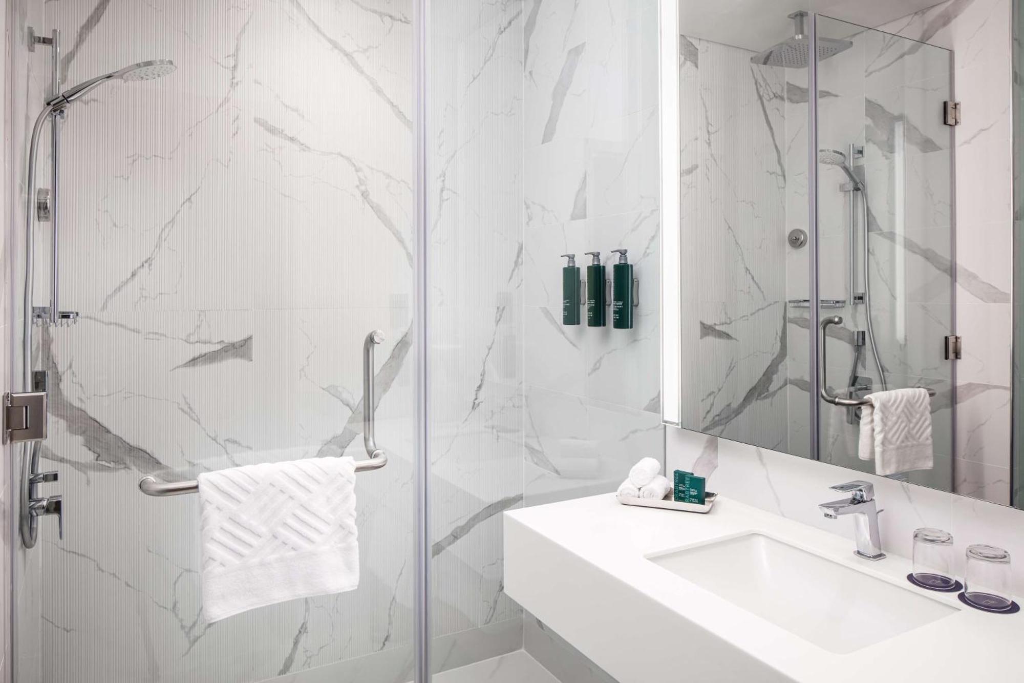 Doubletree By Hilton Fujairah City エクステリア 写真 Bathroom