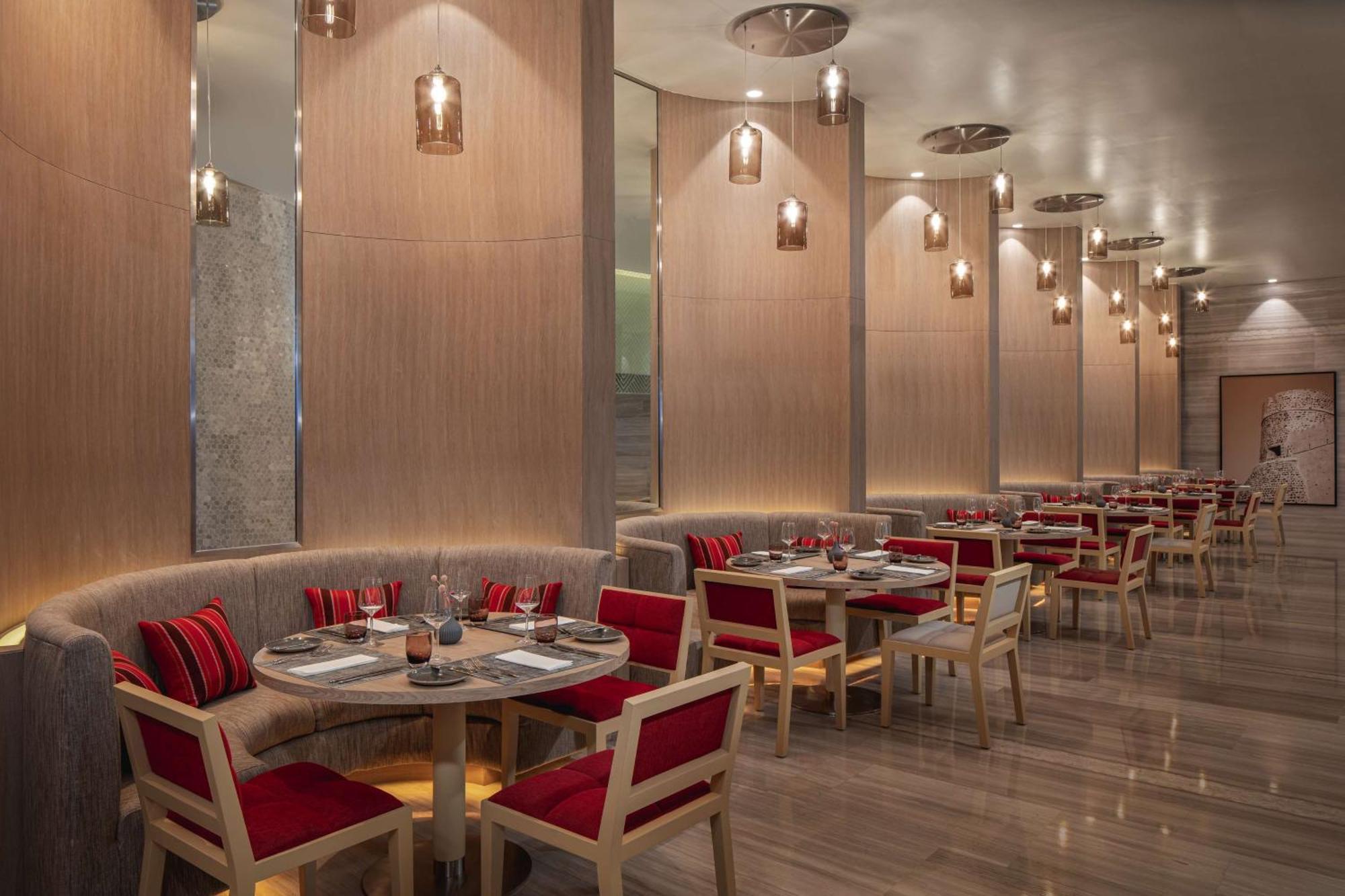 Doubletree By Hilton Fujairah City エクステリア 写真 The interior of the restaurant