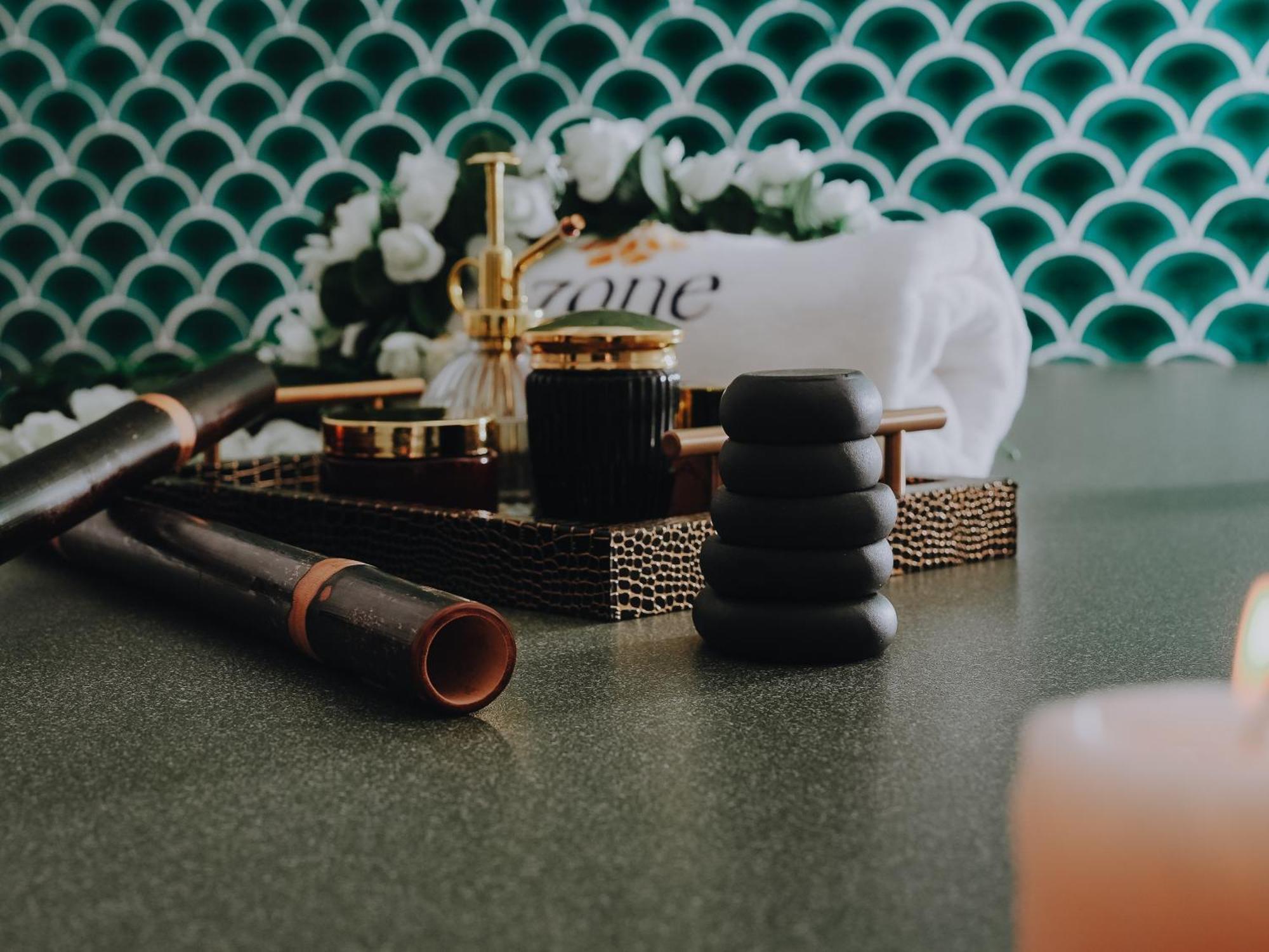 Doubletree By Hilton Fujairah City エクステリア 写真 A collection of makeup products