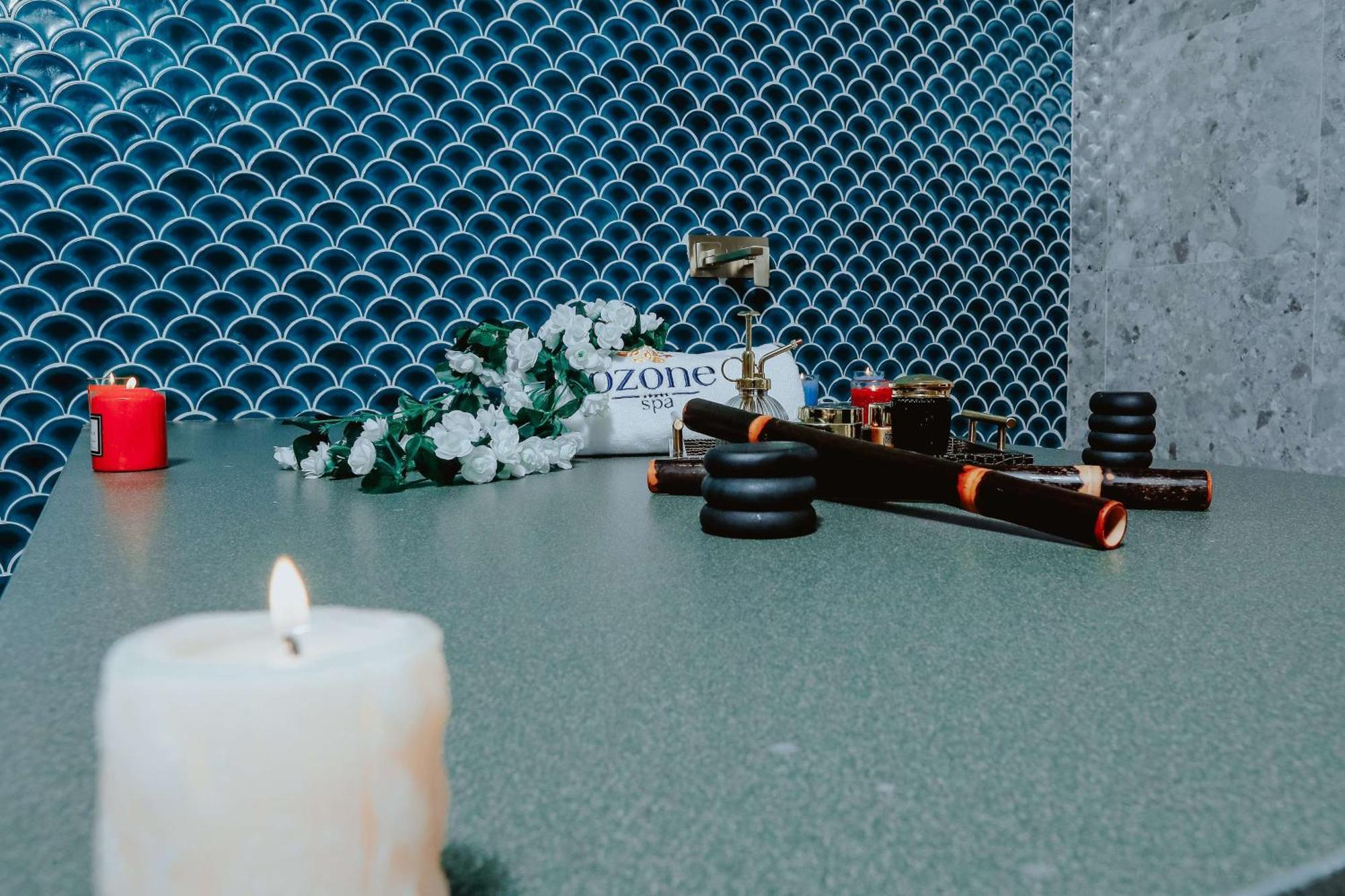 Doubletree By Hilton Fujairah City エクステリア 写真 A candle and incense